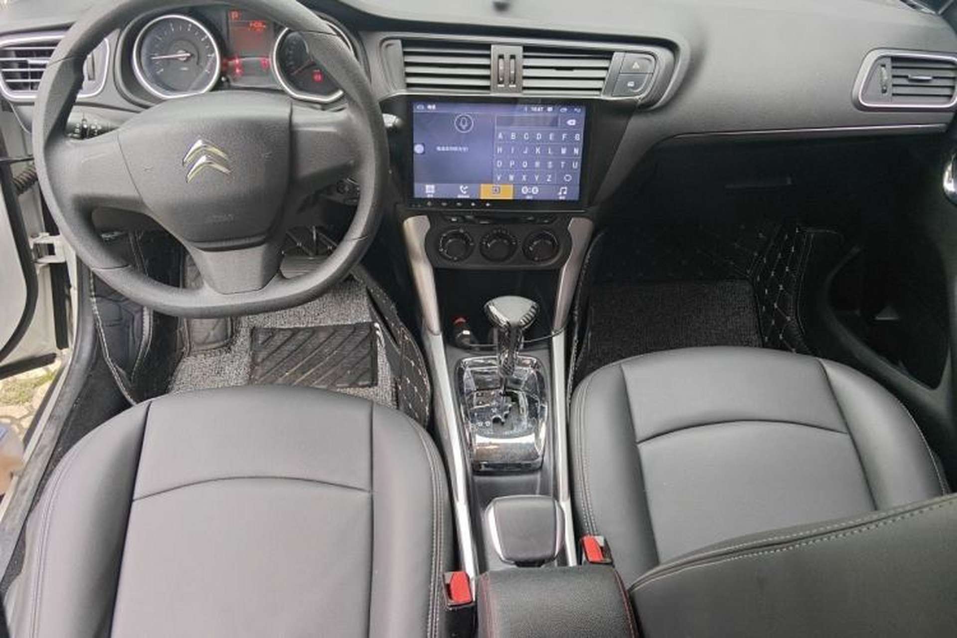 Used Citroen C3-XR 2017 1.6L Automatic Fashion Model Center Console