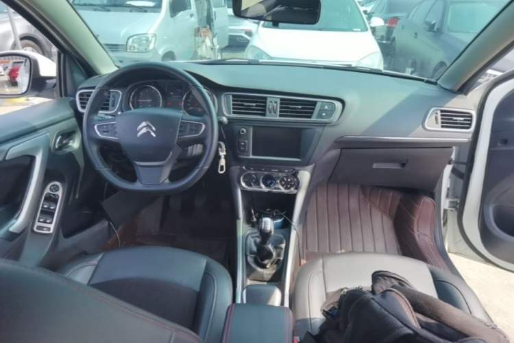 Used Citroen C3-XR 2017 1.6L Manual Pioneer Model Center Console