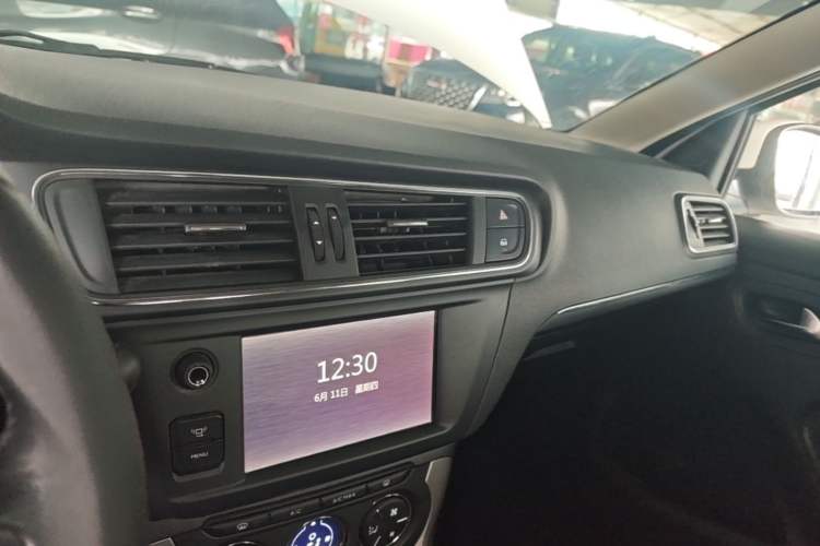 Used Citroen C3-XR 2017 1.6L Manual Pioneer Model Center Console