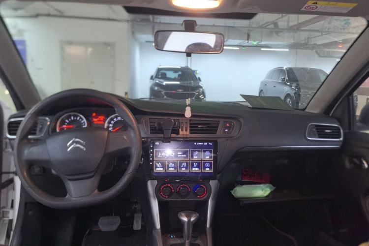 Used Citroen C3-XR 2017 1.6L Automatic Fashion Model Center Console