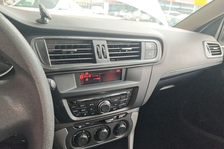 Used Citroen C3-XR 2017 1.6L Automatic Fashion Model Center Console