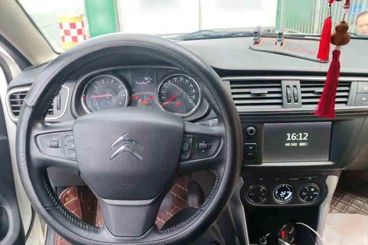 Used Citroen C3-XR 2017 1.6L Manual Pioneer Model Center Console