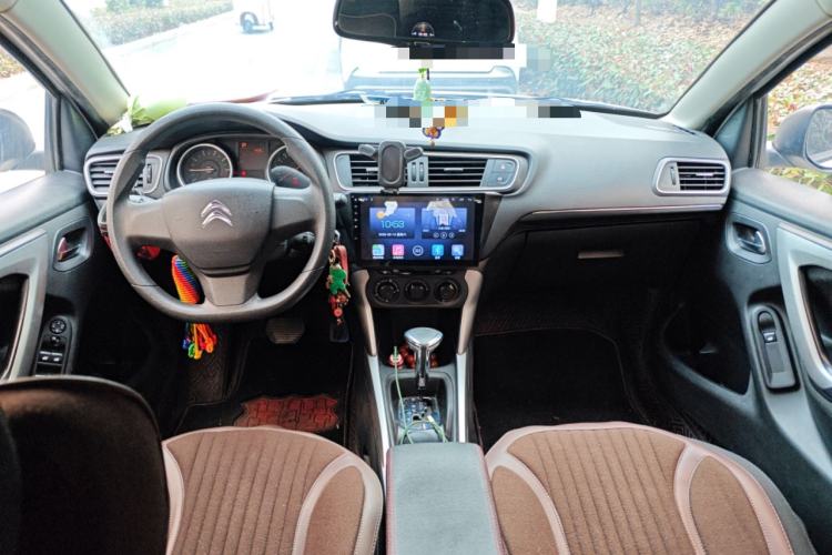 Used Citroen C3-XR 2017 1.6L Automatic Fashion Model Center Console