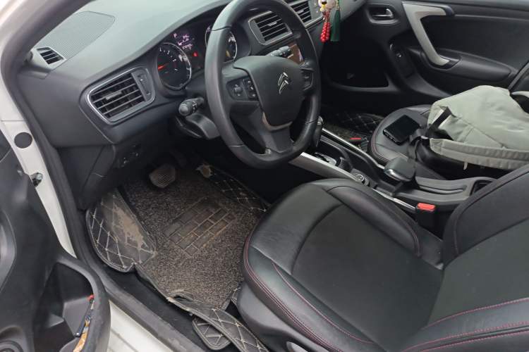 Used Citroen C3-XR 2017 230THP Automatic Pioneer Model Interior 3