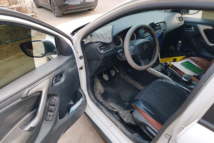 Used Citroen C3-XR 2017 1.6L Manual Fashion Model Interior 3