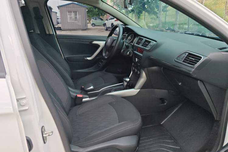 Used Citroen C3-XR 2017 1.6L Automatic Fashion Model Interior 5