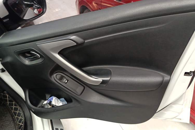 Used Citroen C3-XR 2017 230THP Manual Pioneer Edition Interior 5