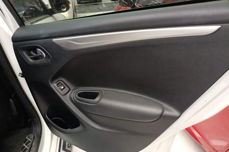 Used Citroen C3-XR 2017 230THP Manual Pioneer Edition Interior 6