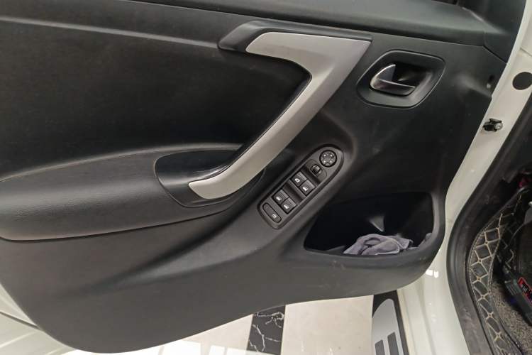 Used Citroen C3-XR 2017 230THP Manual Pioneer Edition Interior 7