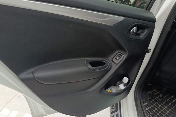 Used Citroen C3-XR 2017 230THP Manual Pioneer Edition Interior 8