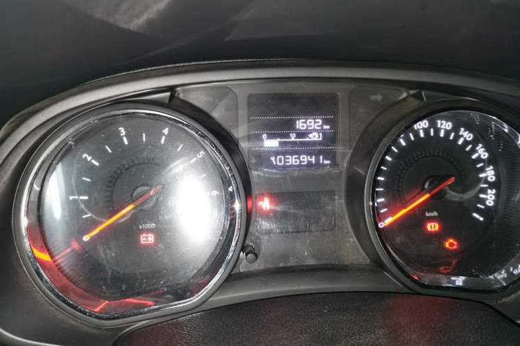 Used Citroen C3-XR 2017 230THP Manual Pioneer Edition Odometer Close Up