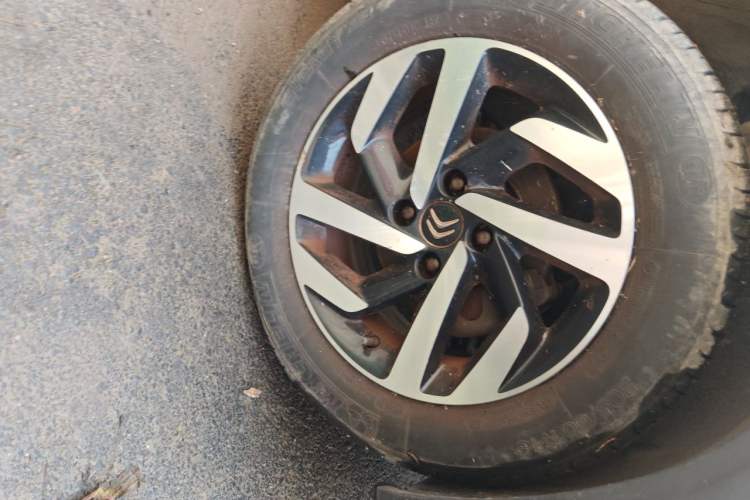 Used Citroen C3-XR 2017 1.6L Automatic Pioneer Model Right Front Wheel Hub