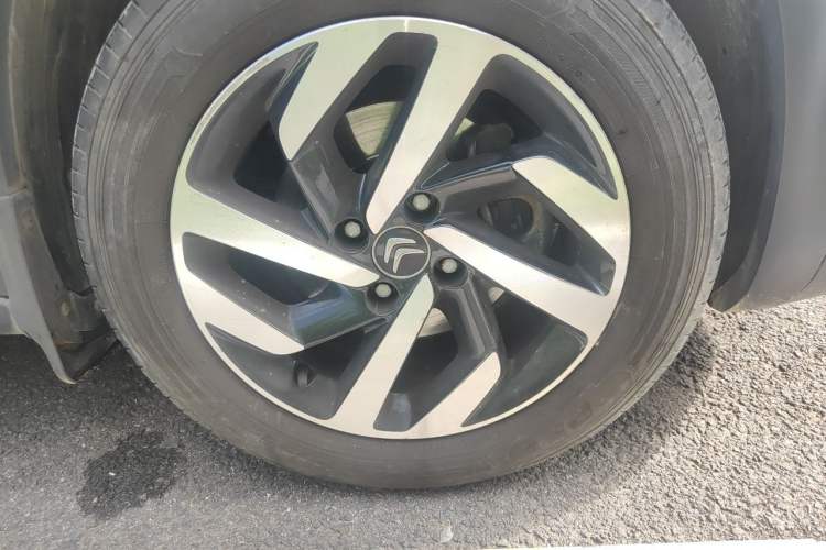 Used Citroen C3-XR 2017 230THP Automatic Smart Version Right Front Wheel Hub