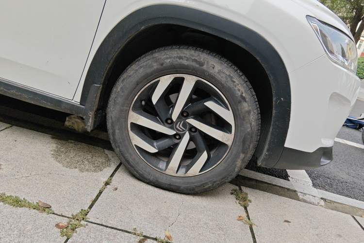 Used Citroen C3-XR 2017 1.6L Automatic Pioneer Model Right Front Wheel Hub