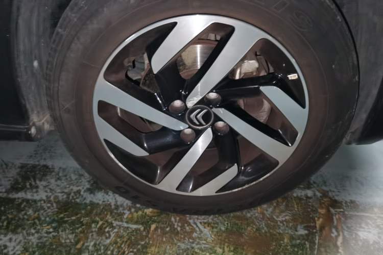 Used Citroen C3-XR 2017 230THP Manual Pioneer Edition Right Front Wheel Hub