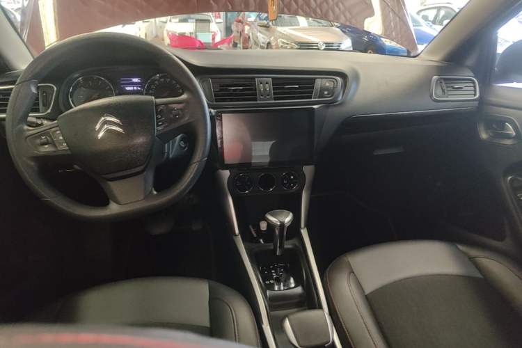 Used Citroen C3-XR 2018 1.6L Automatic Pioneer Model Center Console