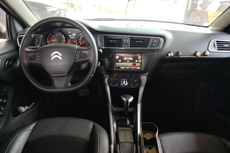 Used Citroen C3-XR 2018 1.6L Automatic Pioneer Model Center Console