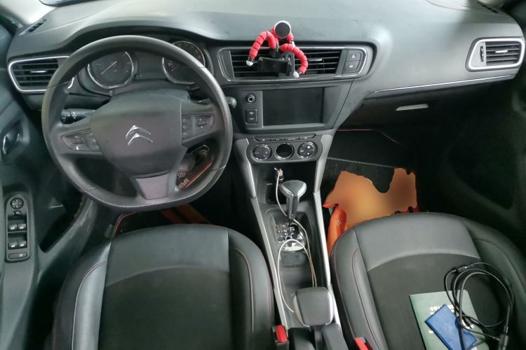 Used Citroen C3-XR 2018 1.6L Automatic Pioneer Model Center Console