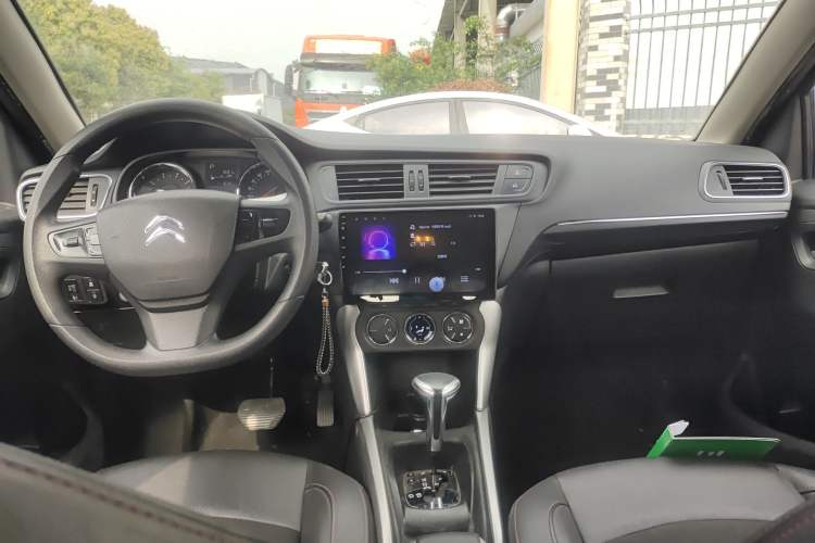 Used Citroen C3-XR 2018 1.6L Automatic Pioneer Model Center Console