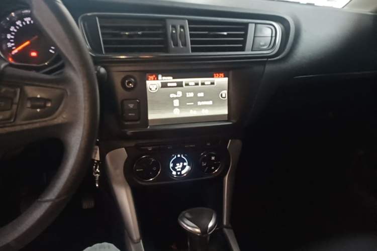Used Citroen C3-XR 2018 1.6L Automatic Pioneer Model Audio And AC Panel