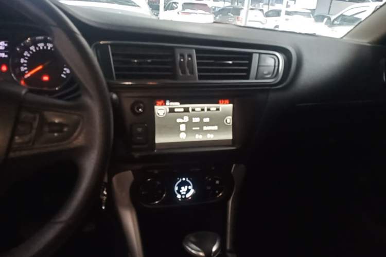 Used Citroen C3-XR 2018 1.6L Automatic Pioneer Model Center Console