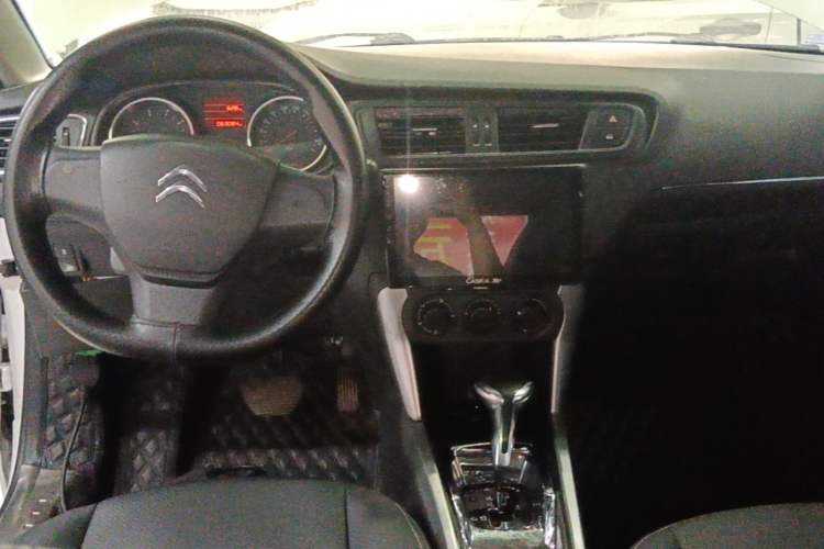 Used Citroen C3-XR 2018 1.6L Automatic Fashion Model Center Console