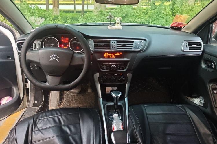 Used Citroen C3-XR 2018 1.6L Automatic Fashion Model Center Console