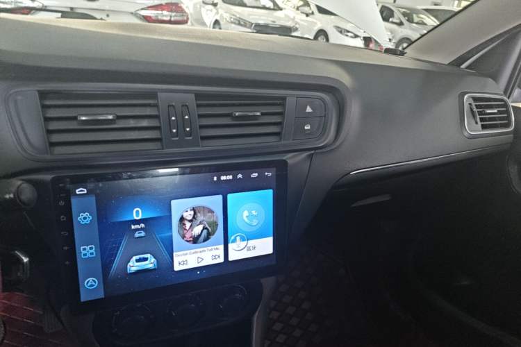 Used Citroen C3-XR 2018 1.6L Automatic Fashion Model Center Console