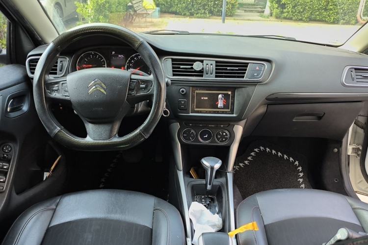 Used Citroen C3-XR 2018 1.6L Automatic Pioneer Model Center Console