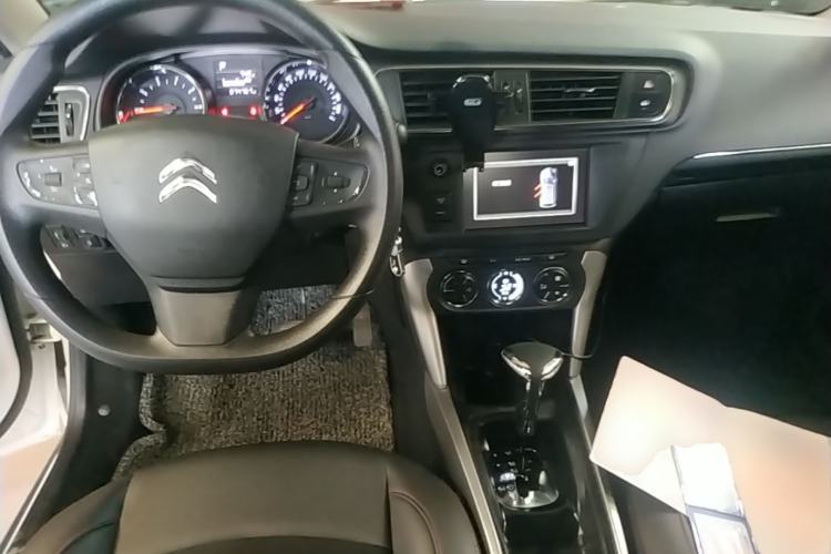 Used Citroen C3-XR 2018 1.6L Automatic Pioneer Model Center Console
