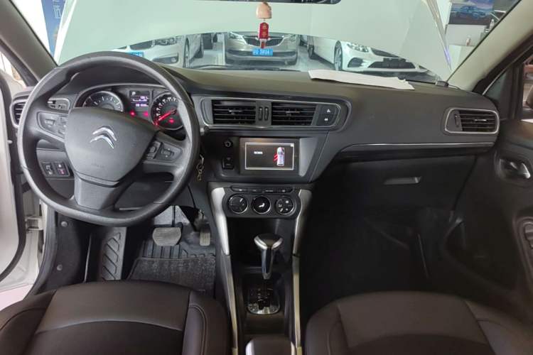 Used Citroen C3-XR 2018 1.6L Automatic Pioneer Model Center Console