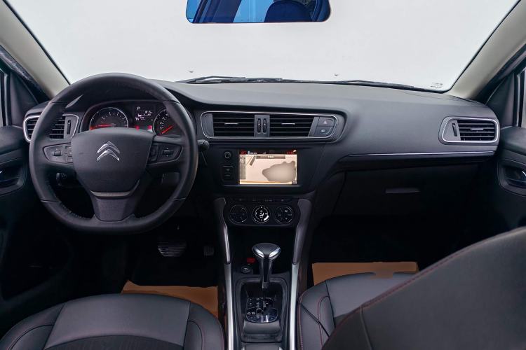 Used Citroen C3-XR 2018 230THP Automatic Smart Version Center Console