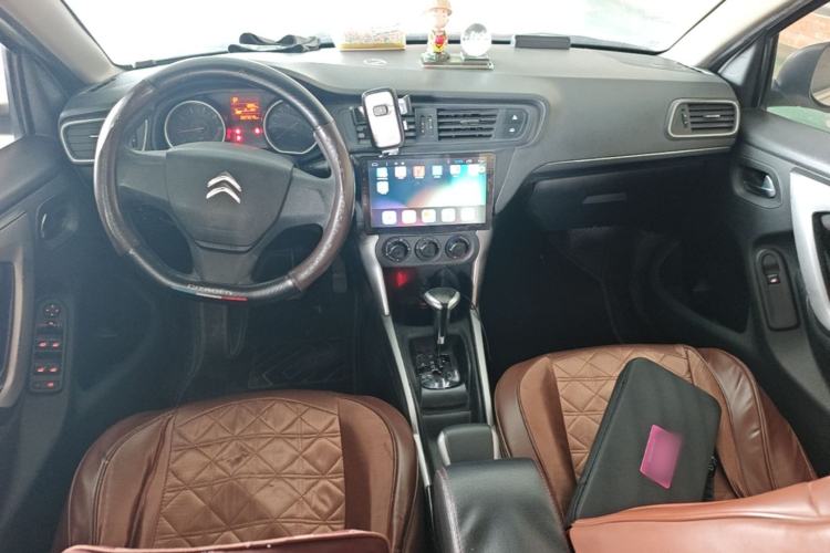 Used Citroen C3-XR 2018 1.6L Automatic Fashion Model Center Console