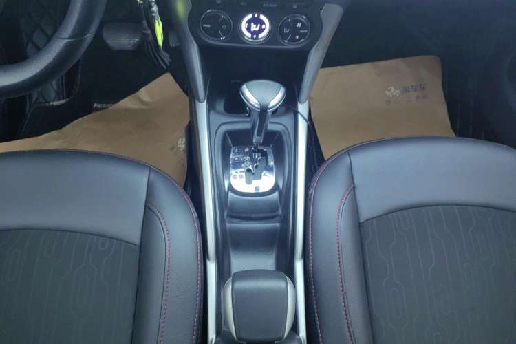 Used Citroen C3-XR 2018 1.6L Automatic Pioneer Model Gear Lever