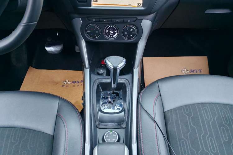 Used Citroen C3-XR 2018 230THP Automatic Smart Version Gear Lever
