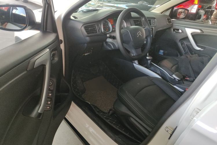 Used Citroen C3-XR 2018 1.6L Automatic Fashion Model Interior 3