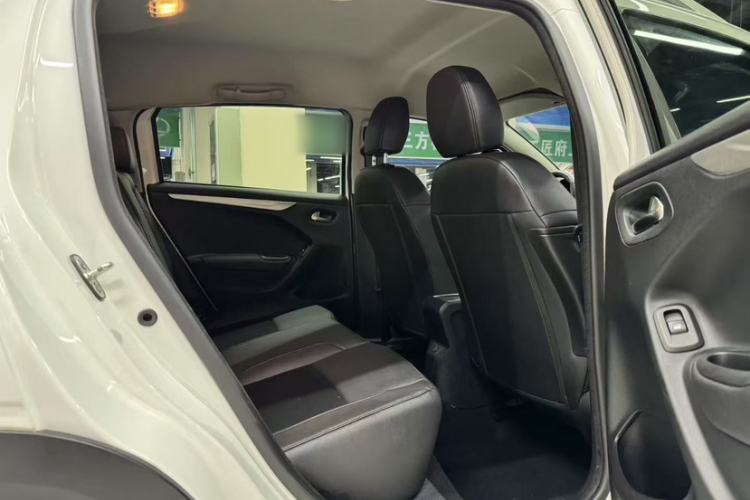 Used Citroen C3-XR 2018 1.6L Automatic Pioneer Model Interior 5