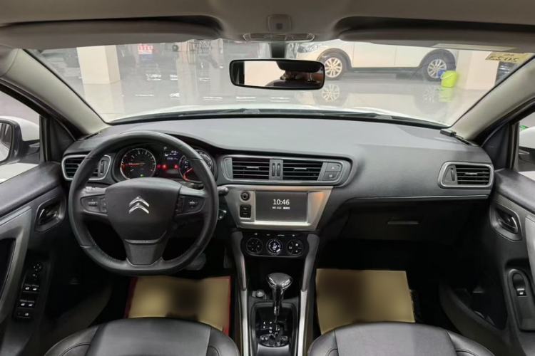 Used Citroen C3-XR 2018 1.6L Automatic Pioneer Model Interior 6