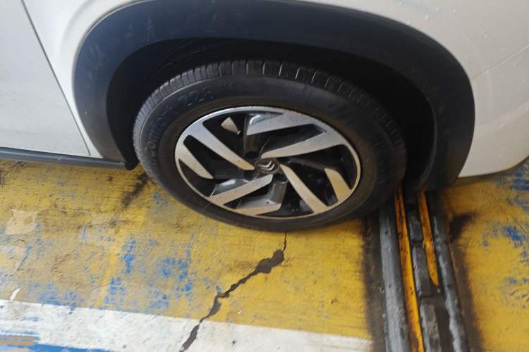 Used Citroen C3-XR 2018 1.6L Automatic Pioneer Model Right Front Wheel Hub