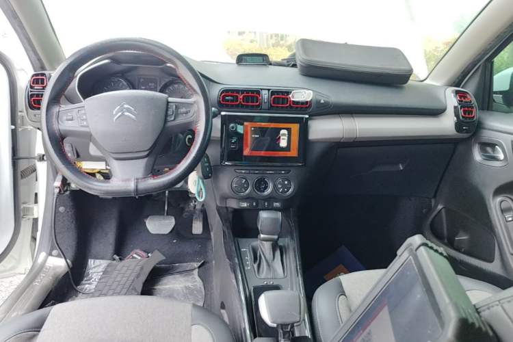 Used Citroen C3-XR 2019 1.6L Automatic Enjoyment Version Center Console