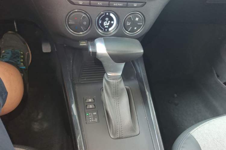 Used Citroen C3-XR 2019 230THP DCT ORIGINS Centennial Deluxe Edition Gear Lever