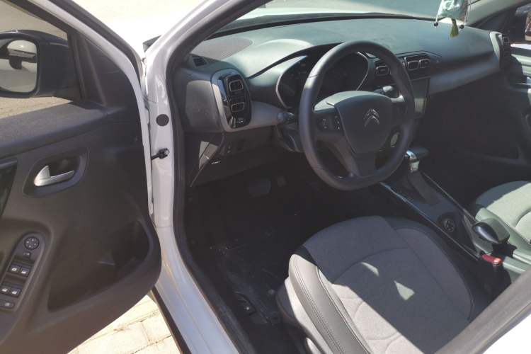 Used Citroen C3-XR 2019 230THP DCT ORIGINS Centennial Deluxe Edition Interior 3