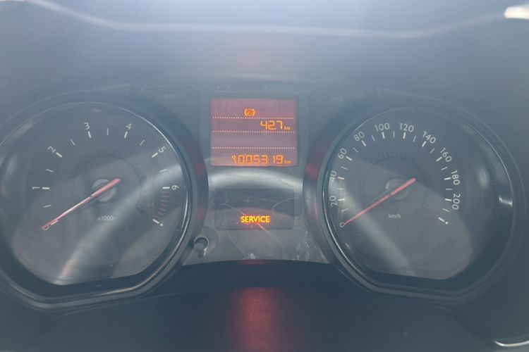 Used Citroen C3-XR 2019 230THP DCT Active Version Odometer Close Up
