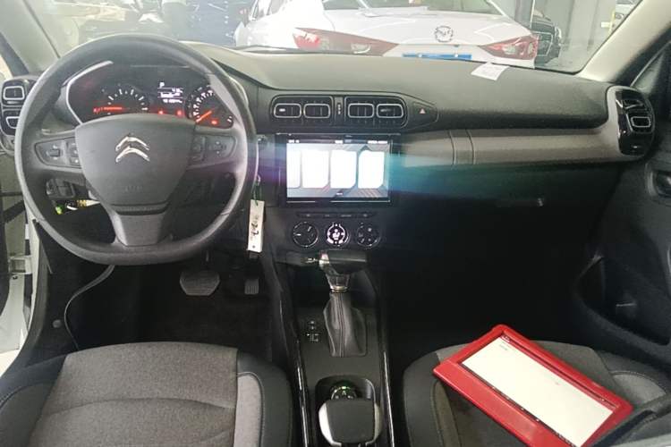 Used Citroen C3-XR 2020 230THP DCT C-Series Trendy Edition Center Console