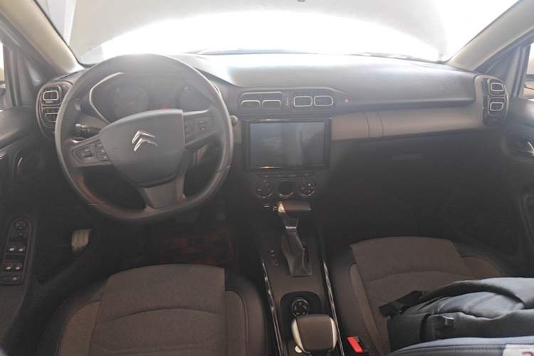 Used Citroen C3-XR 2020 230THP DCT C-Series Trendy Edition Center Console