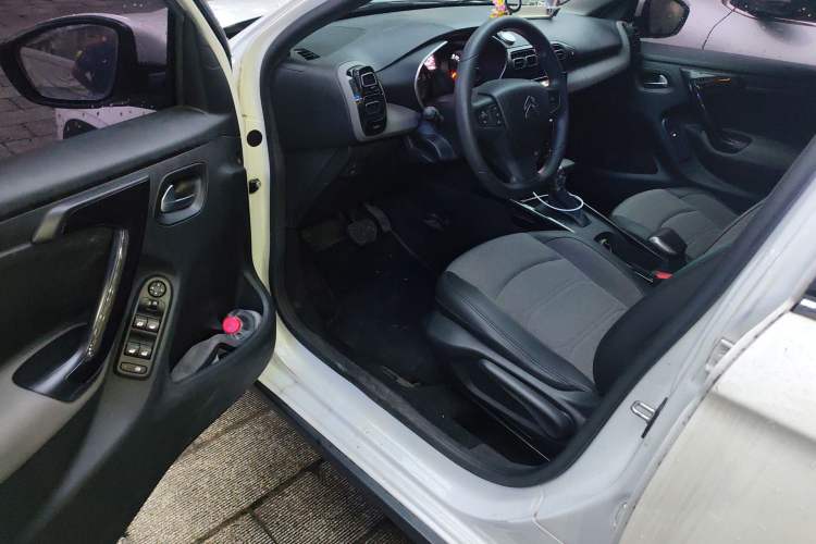 Used Citroen C3-XR 2020 230THP DCT C-Series Trendy Edition Driver Seat