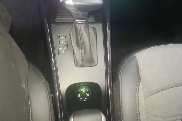 Used Citroen C3-XR 2020 230THP DCT C-Series Trendy Edition Gear Lever