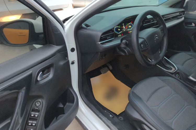 Used Citroen C3-XR 2021 190THP DCT ZhiShang Edition Interior 3
