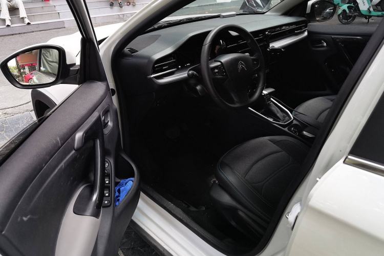 Used Citroen C3-XR 2021 190THP DCT ZhiShang Edition Interior 3
