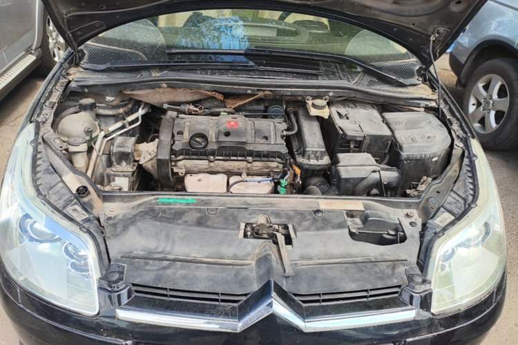 Used Citroen C4 2006 1.6 Luxury Model with Sunroof Engine Bay